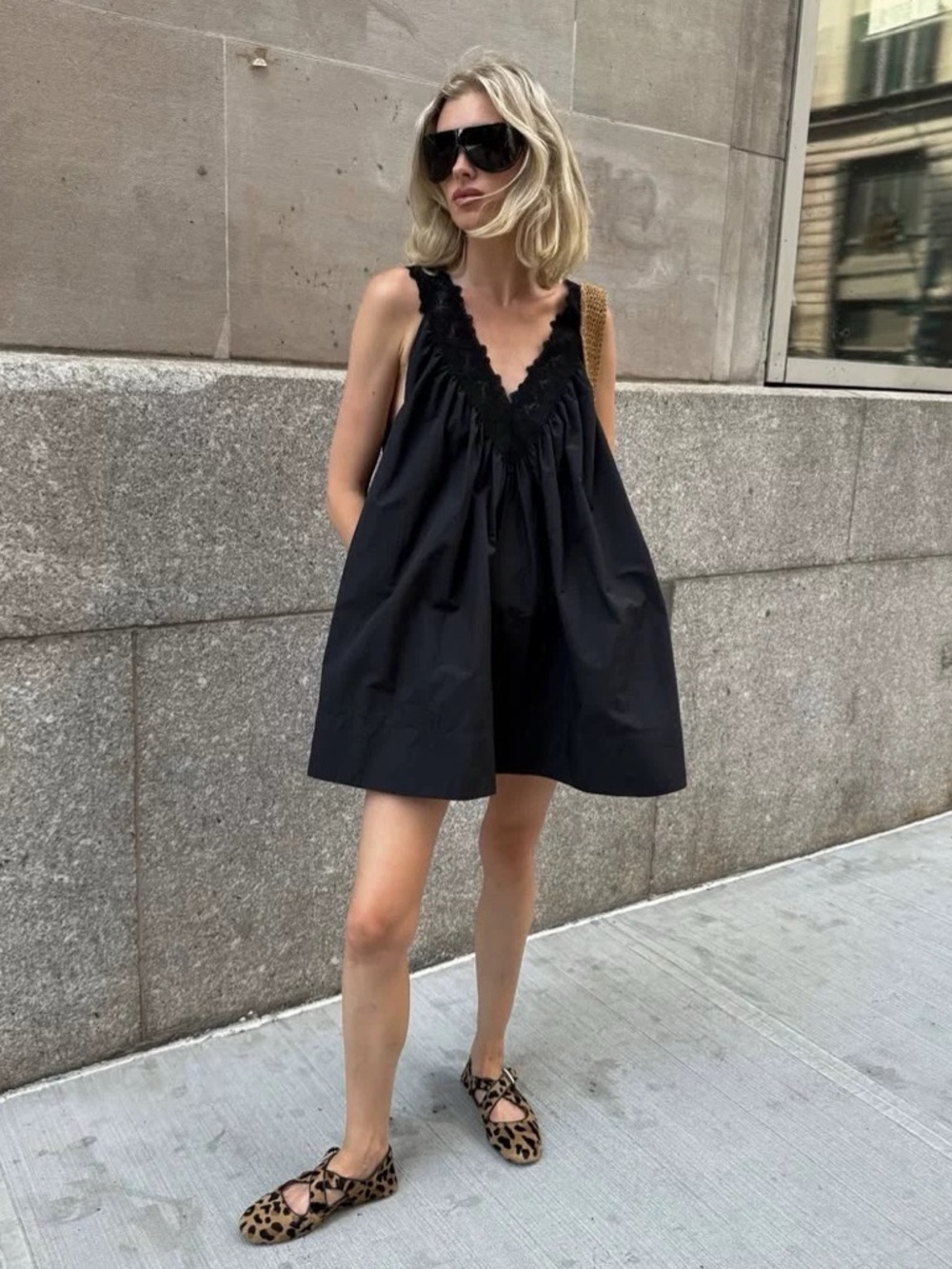 Helsa NWOT Mini Dress With Lace in Tech Poplin - Picture 3 of 12